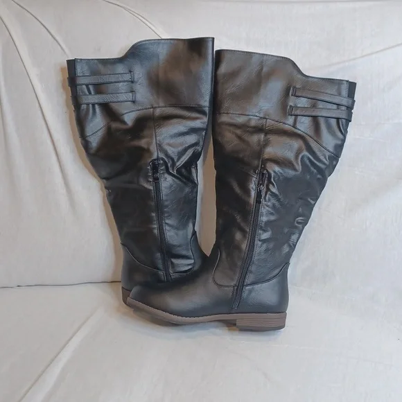 Journee Collection Tori Black Boot. Size 9.5-XWC - Picture 4 of 5